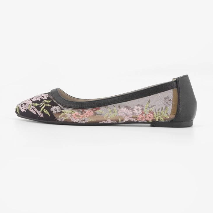 Lace embroidered breathable flat shoes Lace embroidered breathable flat shoes