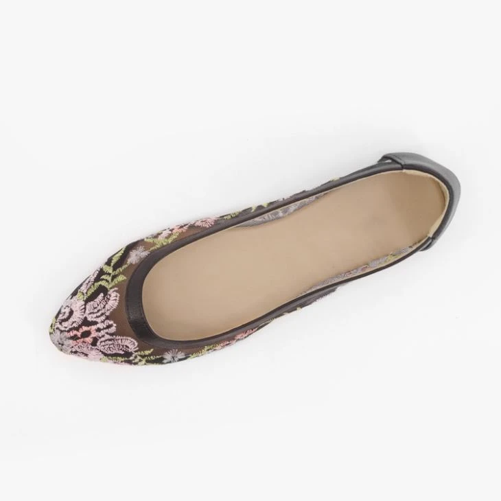 Lace embroidered breathable flat shoes Lace embroidered breathable flat shoes